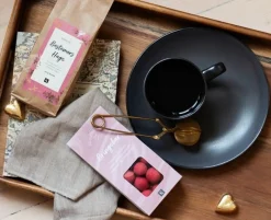 Best Pose med Beste Rabarbra & Bringebær Mat Og Drikke